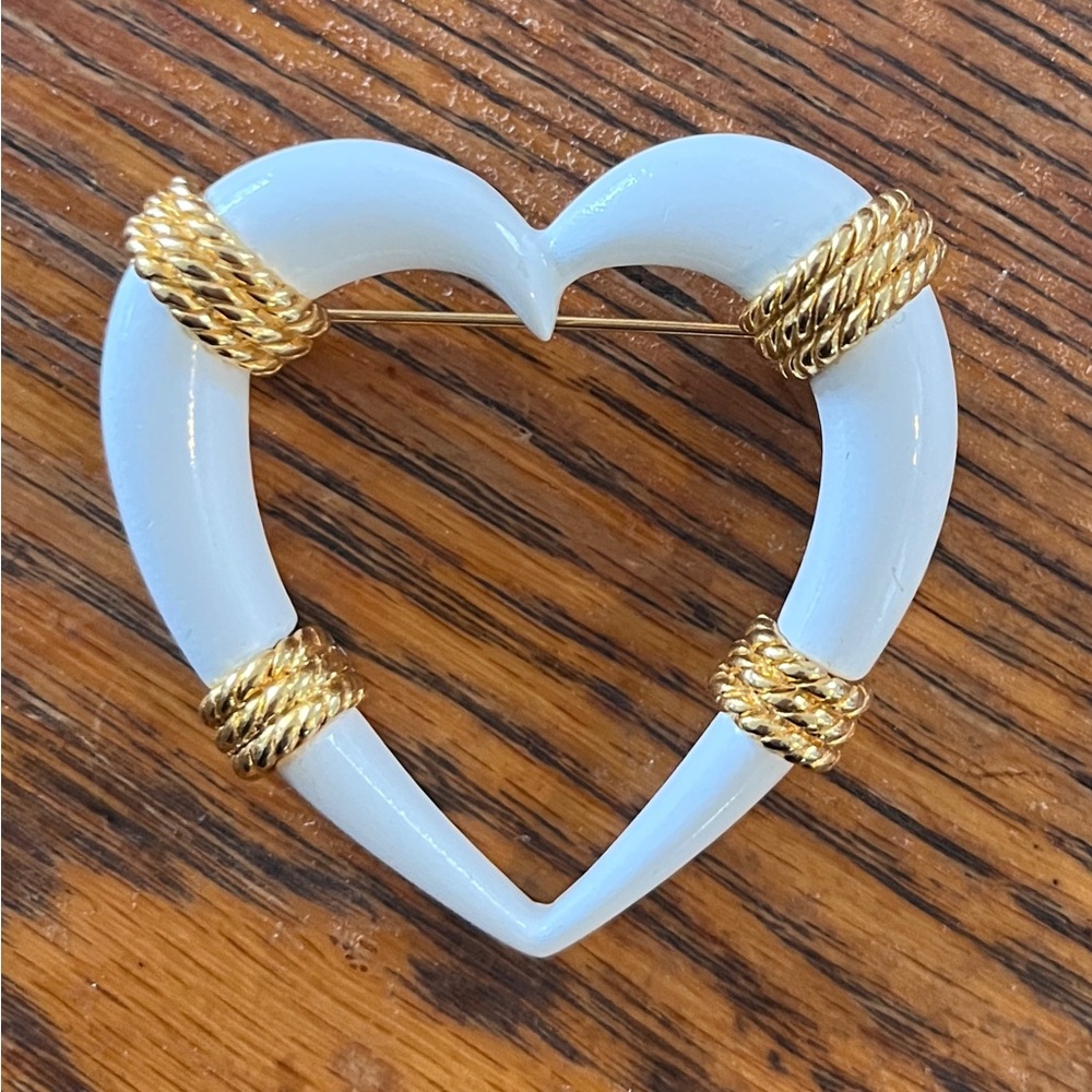 Vintage 80s Heart Brooch